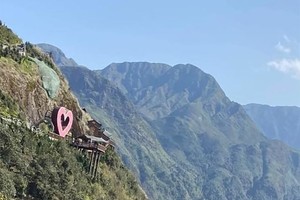 对当地文化和景观毫无意义的打卡点。