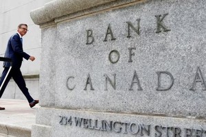 加拿大央行行长 Tiff Macklem 走进央行总部。（图：路透社）