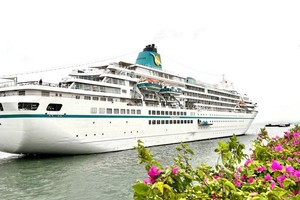 市旅游厅指出，本市目前未设有专接待国际客轮的港口。图为今年3月抵达本市港口的阿玛 德亚邮轮。