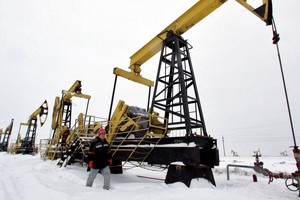 俄罗斯乌拉尔山脉伊热夫斯克市石油开采活动。（图：路透社）