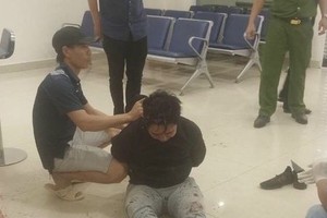 劫匪被当场制服。（图：警方提供）