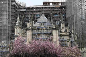 当地时间2023年4月15日，法国巴黎，巴黎圣母院的修复工程仍在紧张进行。（图：互联网）