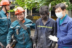 成功营救两名受困煤矿工人