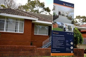 国际货币基金组织的一份新报告发现，澳大利亚是发达国家中贷款违约风险第二高的国家。图为悉尼待售的一幢房屋。（图：APPImage）