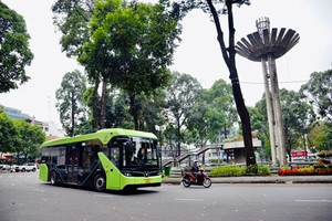 在本市活动的D4号电动巴士线。