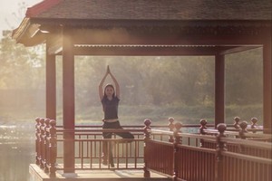 做瑜伽结合旅游