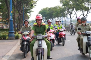 第四郡第一坊的“人民巡逻组”。