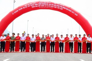 政府总理范明政出席藩切-油曳高速公路项目落成及通车仪式。（图：平明）