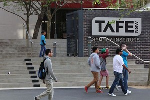 澳洲的TAFE职业技术学校学费比大学便宜很多，课程也相对简单，学习这些课程的留学生会有更多业余时间去打工赚钱。（图：AAP）