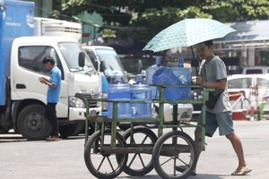 当地时间2023年4月25日，缅甸仰光，当地遭遇高温天气。2023年4月以来，包括缅甸在内的东南亚及南亚多国出现极高温天气。（图：互联网）
