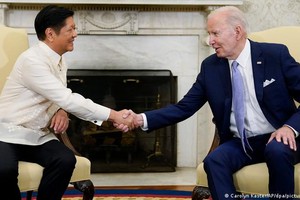 美国总统拜登5月1日与来访的菲律宾总统马科斯在白宫举行会晤。（图：AP）