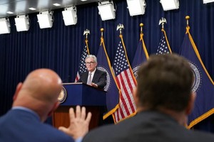 当地时间5月3日，美联储主席鲍威尔在新闻发布会上讲话。（图：路透社）