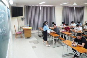 考场一隅。（图：日芳）