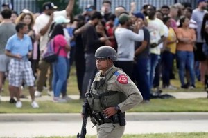 美国得州一处购物中心发生枪击事件。（图：AP）