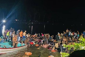 印度南部客船倾覆致 22 人死