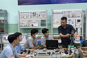 近年来，中专与高等学校力争吸引学生。