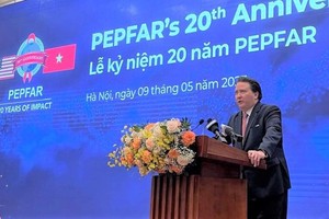 美国驻越南大使马克‧纳珀纪念会上致辞。（图：玲范）