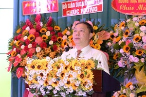 市人委会副主席杨英德在会上致词。（图：何映）