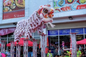 本市福海龙狮堂参加比赛。