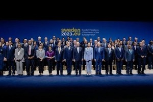 2023年欧盟印太部长级论坛与会代表合影。（图：越通社）