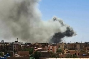 5月14日，苏丹首都喀土穆的部分地区当天仍有炮击和空袭发生。（图：路透社）