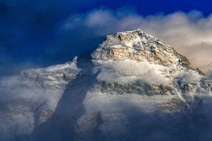 图为珠穆朗玛峰。（图：新华社）