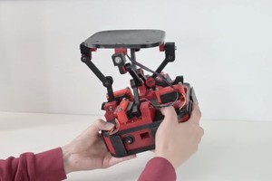 “自行平衡托盘”守住差点打翻的饮料