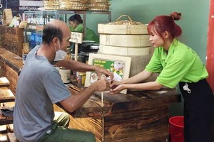 任何人前来此处用餐都获周到地服务。