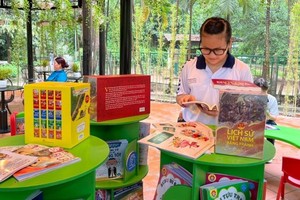 少儿暑假的免费花园图书馆