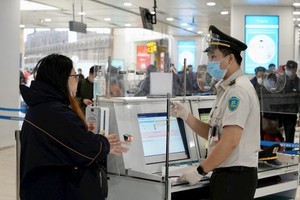 富牌机场将试行开展乘客个人电子定名账户办登机手续。