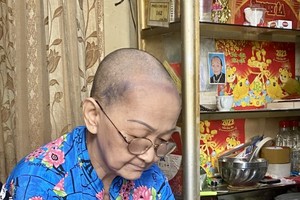 老妇求助医药费