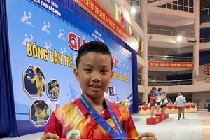 汤鸿源小弟弟夺得国家级少儿乒乓球赛三等奖。