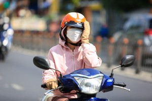 天气极其酷热时候是从上午10时至下午４时为止。