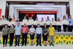 为贫困户修葺洗手间