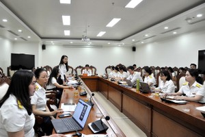 举行线上指引发票管理和使用中的风险管理应用集训会议。