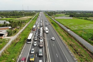 现况的本市-忠良高速公路经常发生交通拥堵现象。（图：卯长）