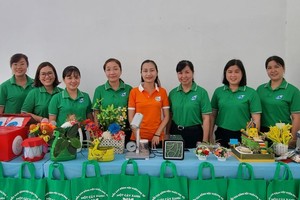 第五郡妇联会发动用废弃物设计日用品、装饰品、纪念品比赛。