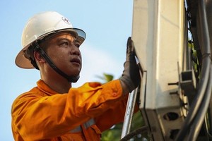 电力部门开展保修电源工作。（图：互联网）