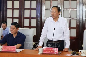 农业与农村发展部副部长冯德进在会上致词。（图：越通社）