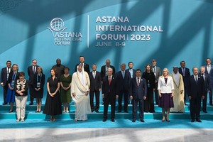 与会各国领导及嘉宾合影。（图：互联网）