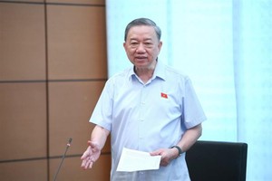 公安部部长苏霖大将在讨论会上发言。（图：公安部）