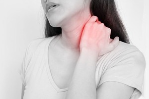 车祸后突然后颈酸痛？