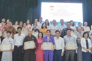 学习与效法胡志明思想模范获表彰