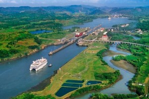 巴拿马运河是连接大西洋与太平洋的重要航道。（图：互联网）