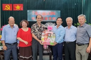 市各民族文学艺术协会祝贺本报