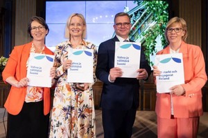 6月16日，芬兰新联合政府的四个政党党首（左起：基督教民主党、芬兰人党、民族联合党、瑞典族人民党）在芬兰赫尔辛基举行记者会，公布施政纲领。（图：新华社）