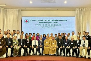 第八郡红十字会第九届辅助会成员合照。