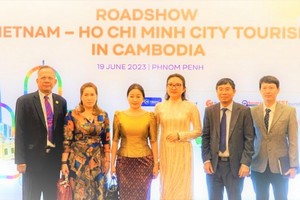 本市旅游业在金边市与柬埔寨旅游业促进交流合作。（图：玉厚）