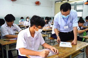 逾100万考生办理高中毕业考试手续