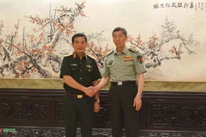 潘文江部长会见中国国防部长李尚福。（图：VGP）